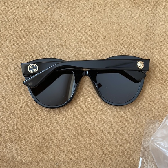GUCCI Sunglasses - Picture 10 of 14
